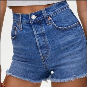 NWT LEVIs ribcage denim shorts